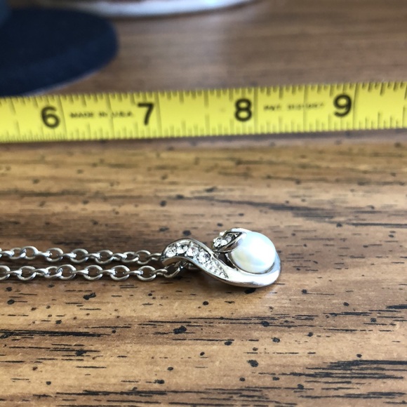 CLASSY Faux Pearl Necklace/Bracelet/Earrings - Picture 10 of 12